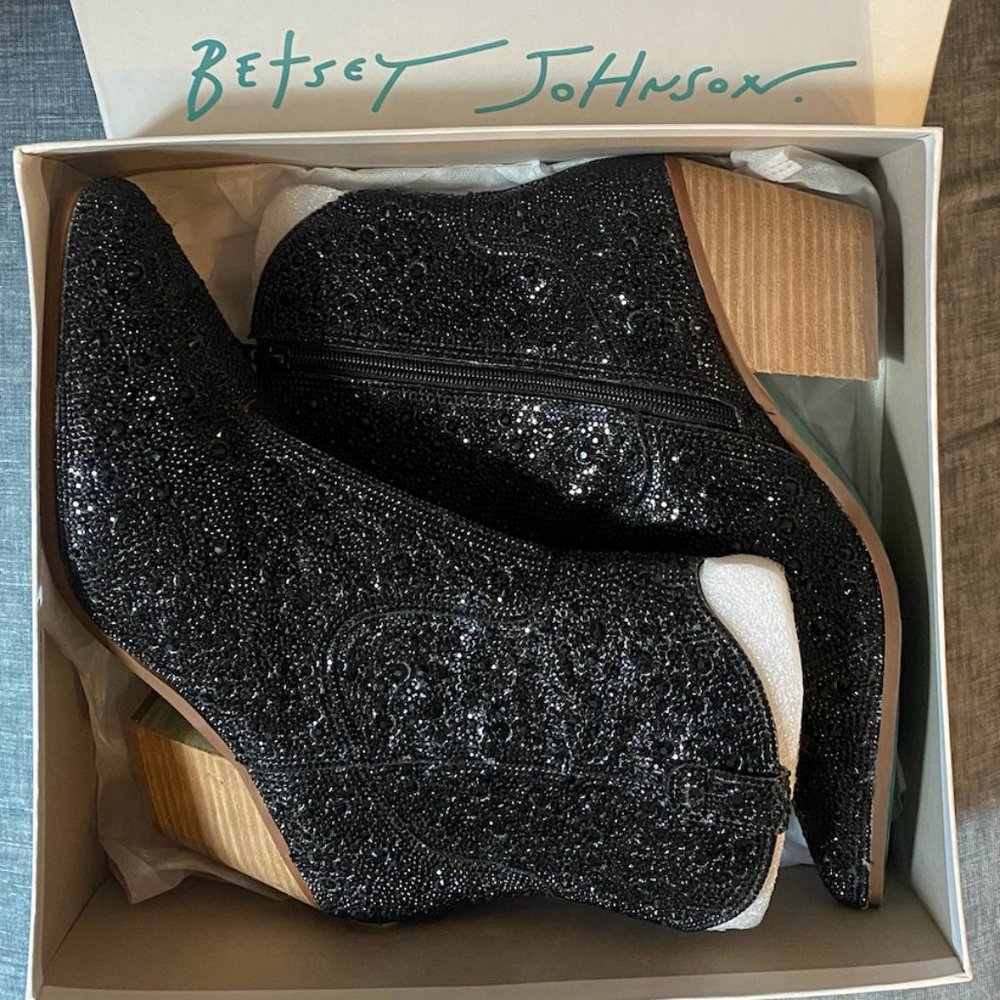 NWT - Betsey Johnson DIVA Boot in Black